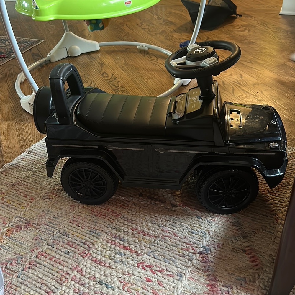 Mercedes Black Ride-On Toy Car - Picture 2 of 4